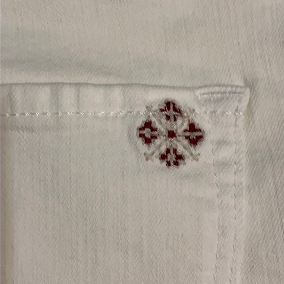 Loft Embroidered White Shorts - Picture 6 of 7